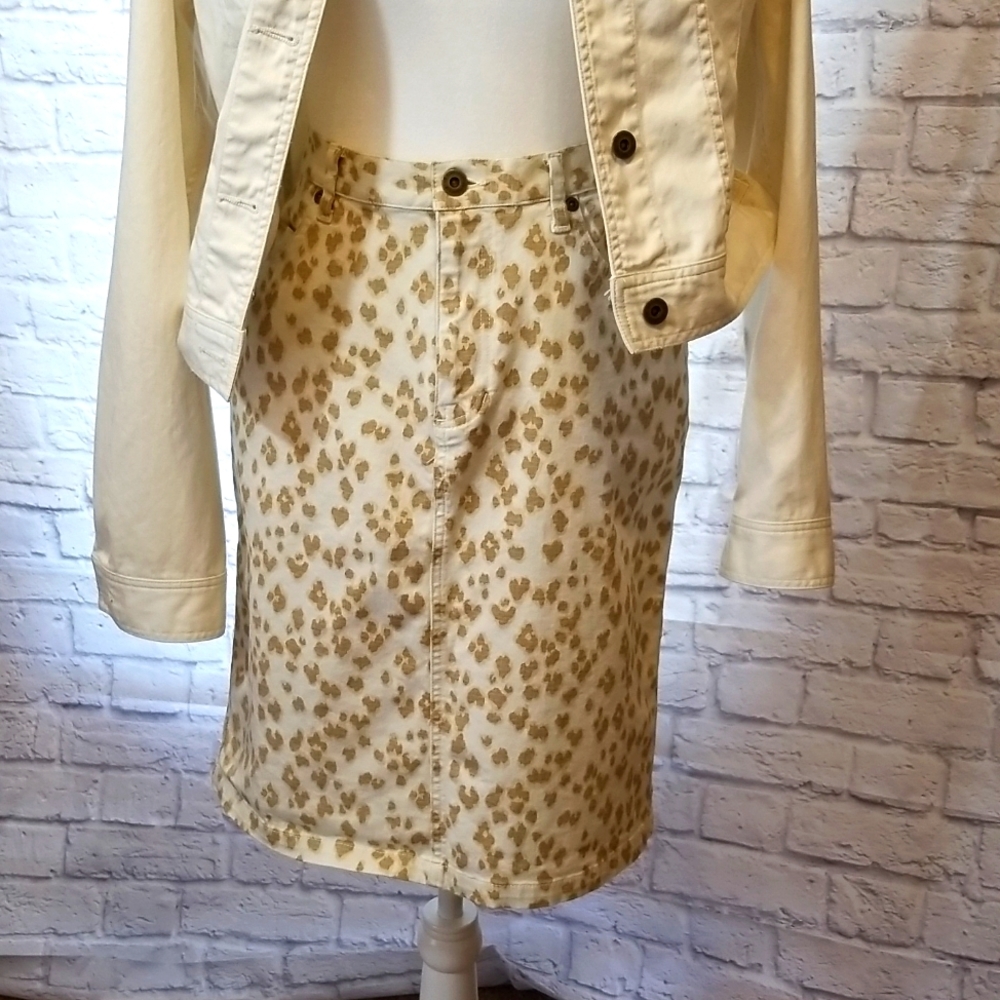 Liz Claiborne leopard print skirt. Size 4.